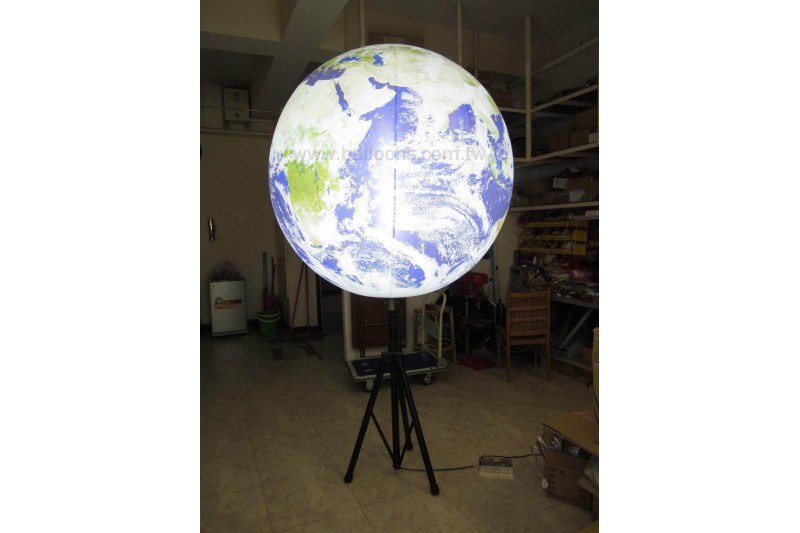 Lighted Tripod Balloon